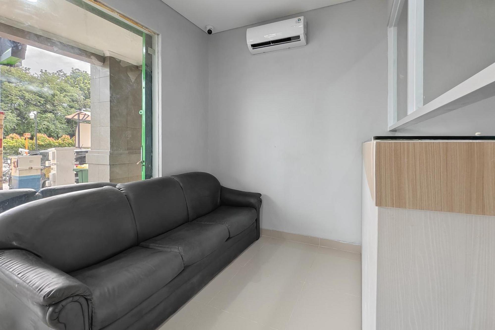 Urbanview Green Lake Sunter Residence Jacarta Exterior foto